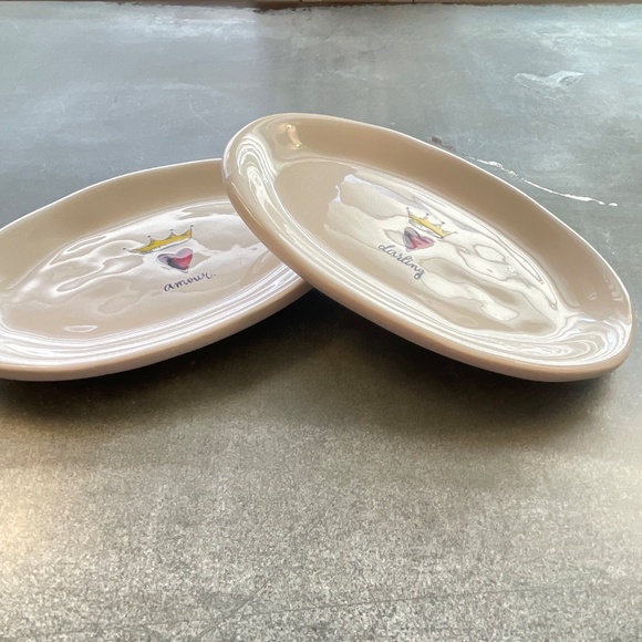 Rae Dunn Snack Plates Heart Crown Valentines - Picture 6 of 6